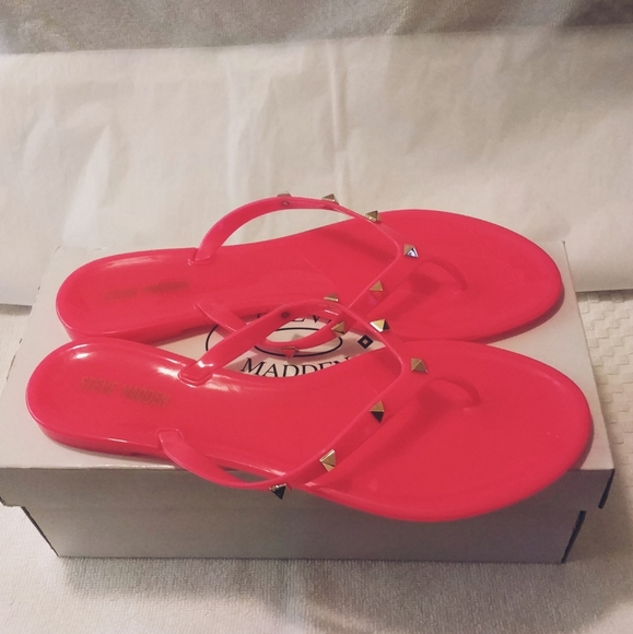 Steve Madden Debut - Picture 2 of 3